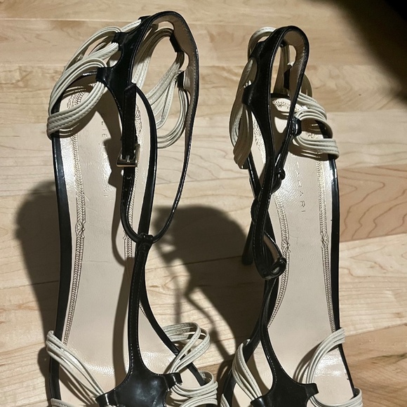 Elie Tahari Sandals - Picture 2 of 3